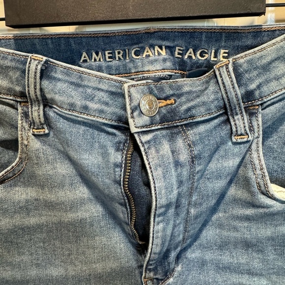 American Eagle Outfitters Light Blue High Rise Jeans - Picture 3 of 5